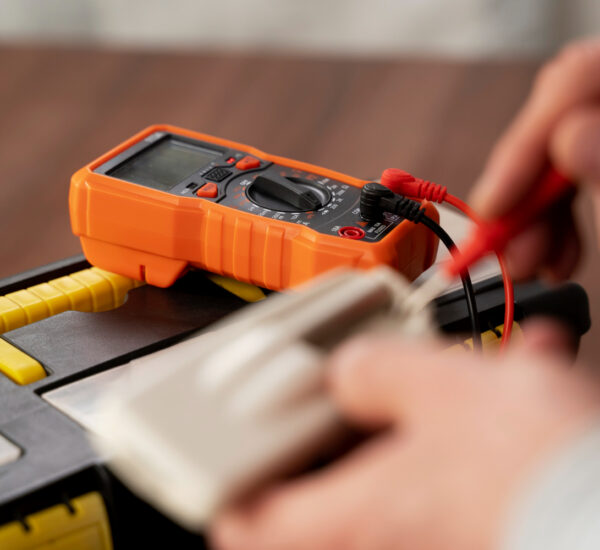 service-maintenance-worker-repairing